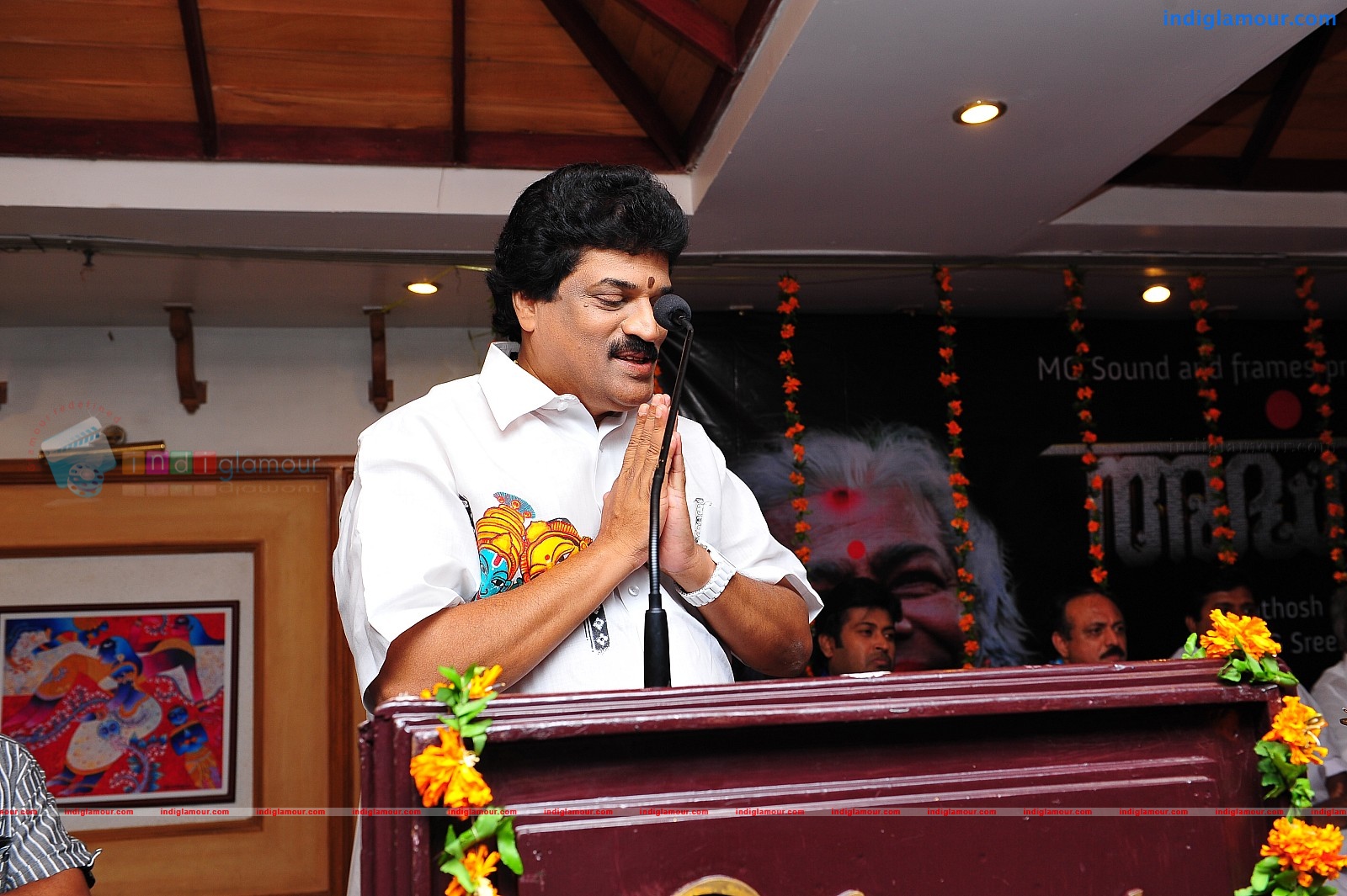 Ardhanari Movie Pooja Event hd photo