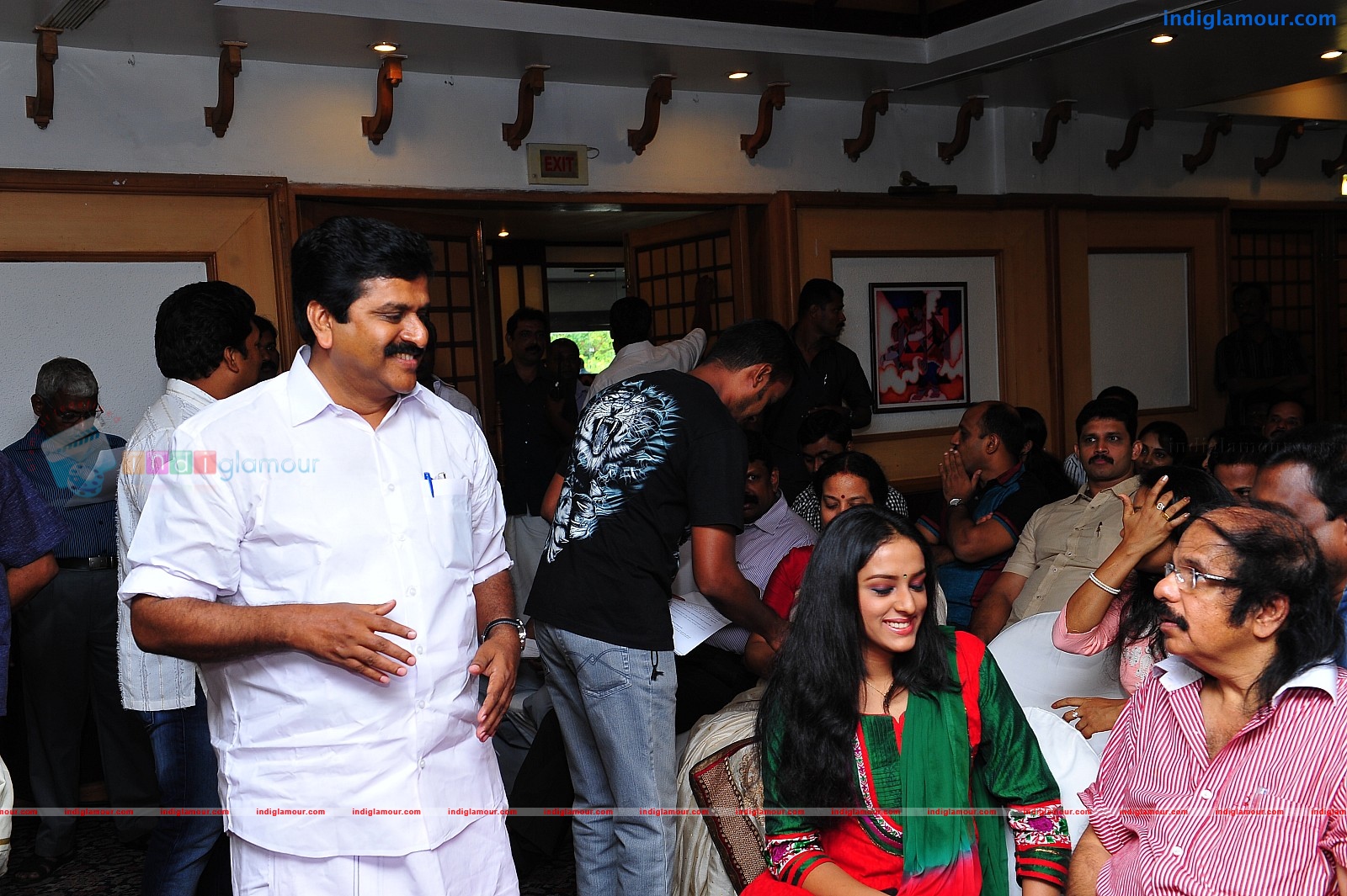 Ardhanari Movie Pooja Event hd photo