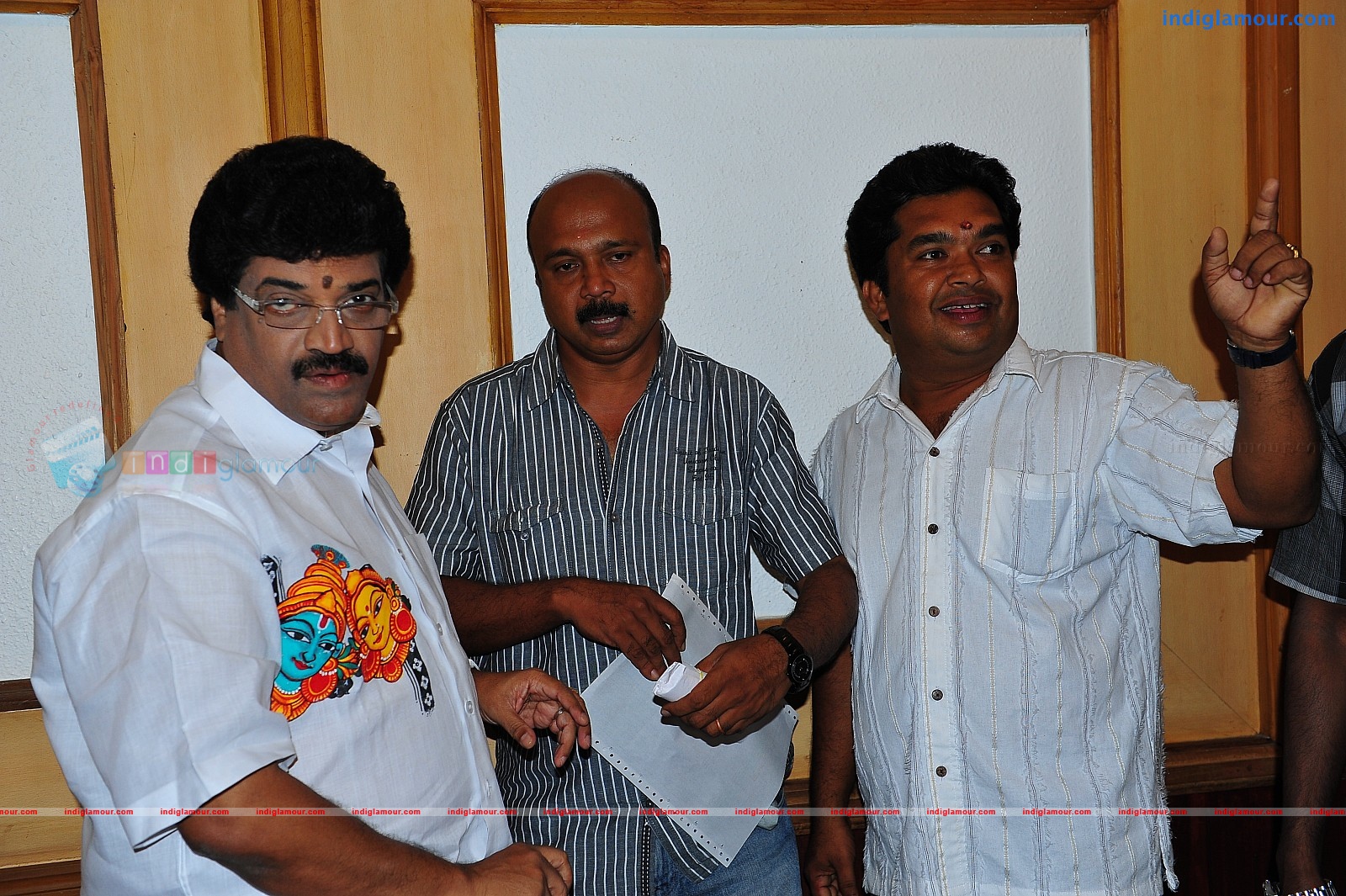 Ardhanari Movie Pooja Event hd photo