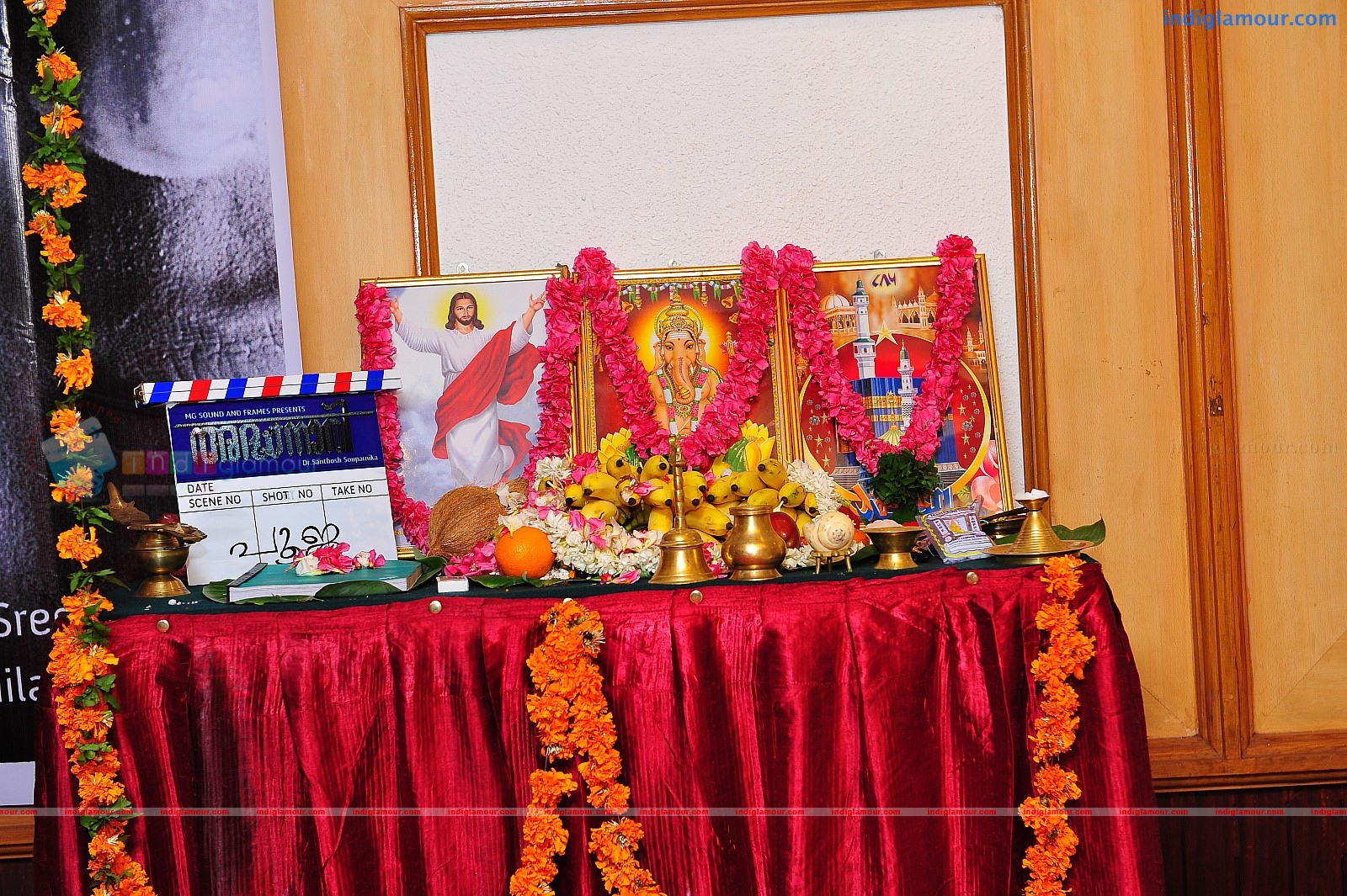Ardhanari Movie Pooja Event hd photo