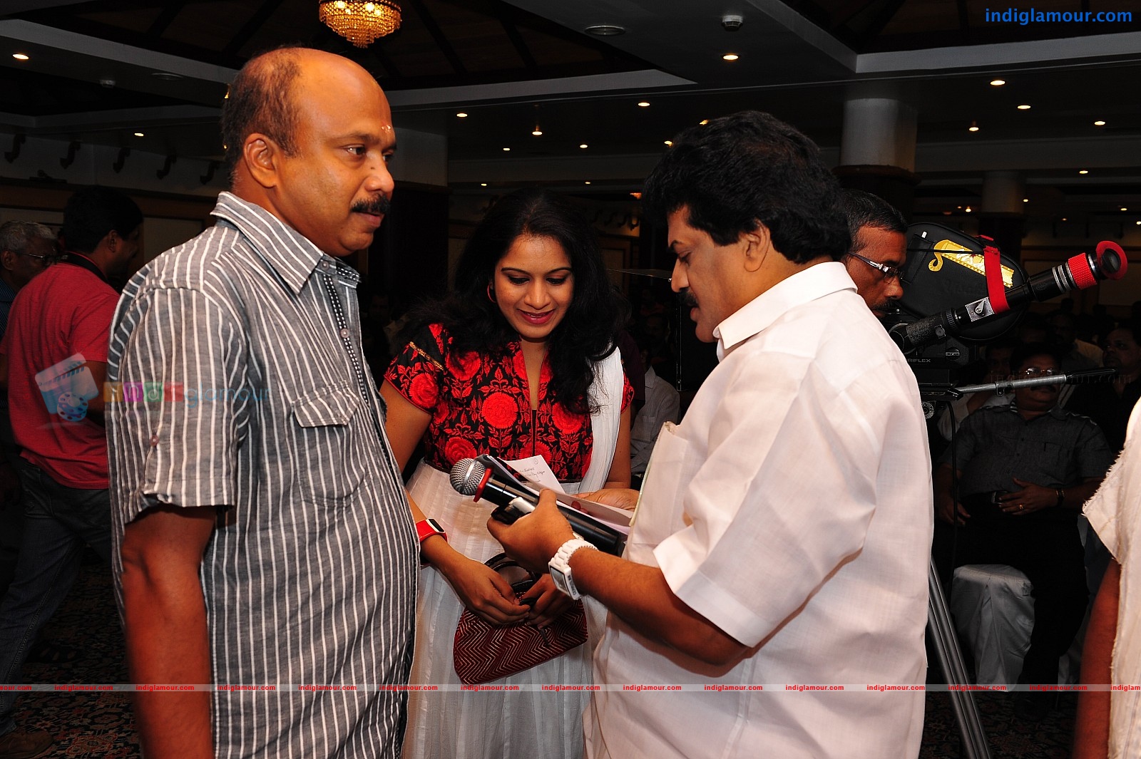Ardhanari Movie Pooja Event hd photo