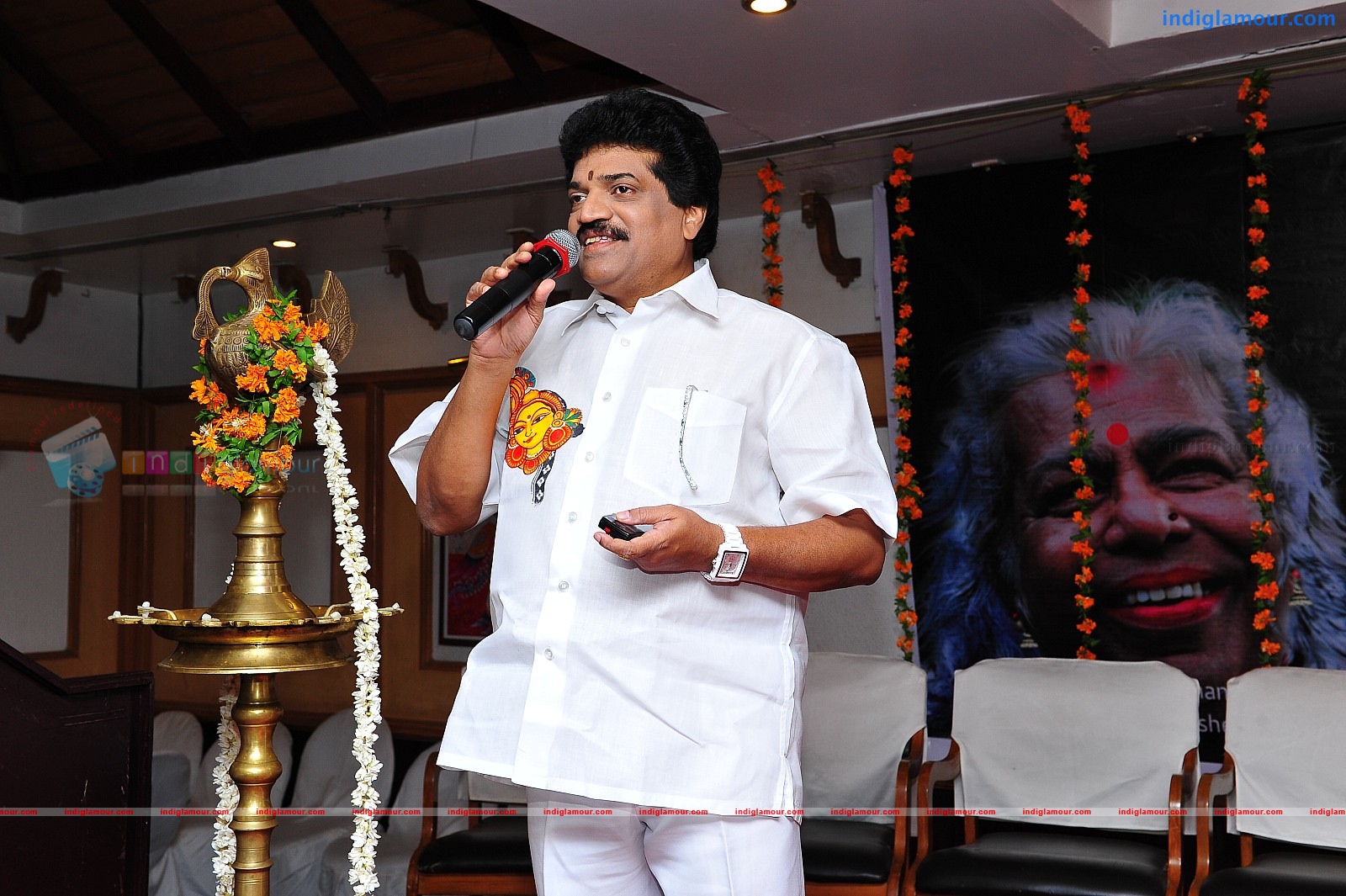 Ardhanari Movie Pooja Event hd photo