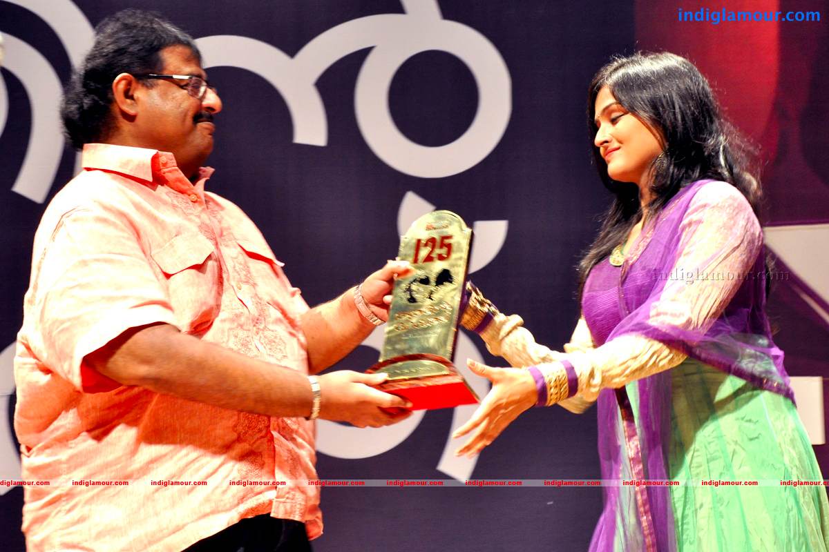 Thattathin Marayathu 100 Days Celebration Event hd photo