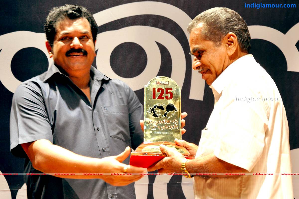 Thattathin Marayathu 100 Days Celebration Event hd photo