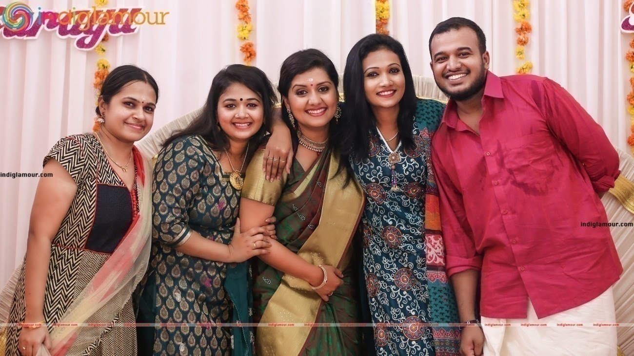 Sarayu Mohan Engagement Stills Event hd photo
