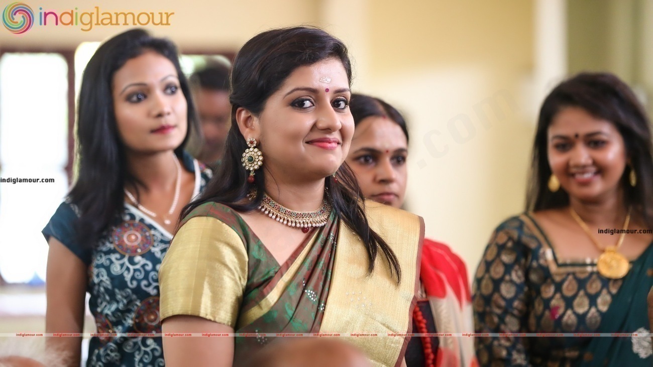Sarayu Mohan Engagement Stills Event hd photo