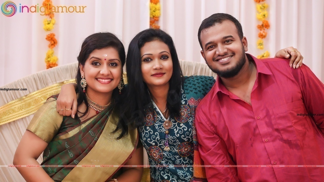 Sarayu Mohan Engagement Stills Event hd photo