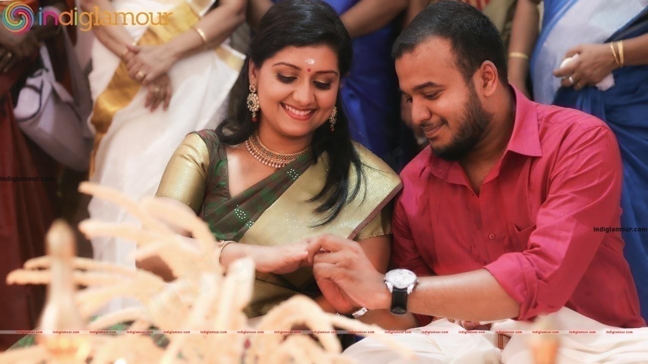 Sarayu Mohan Engagement Stills Event hd photo