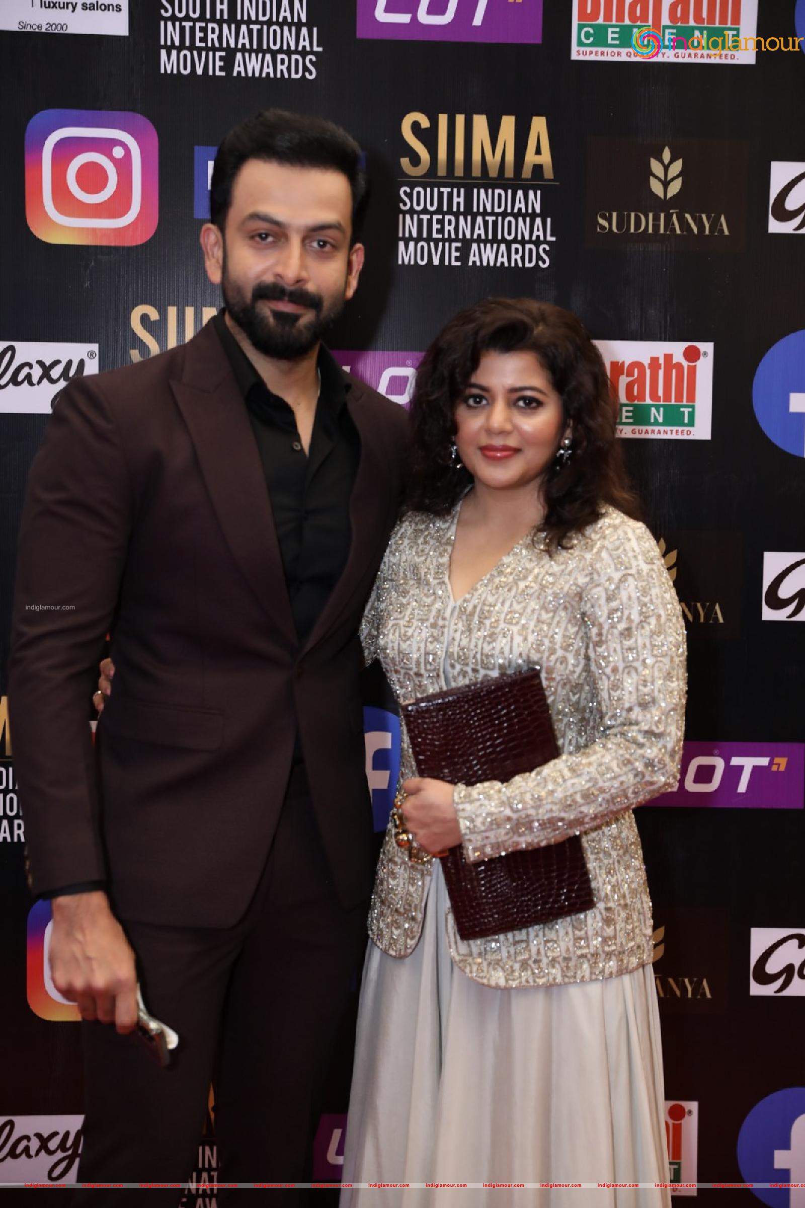 PrithviRaj and Supriya Menon at SIIMA 2021 Awards Event hd photo