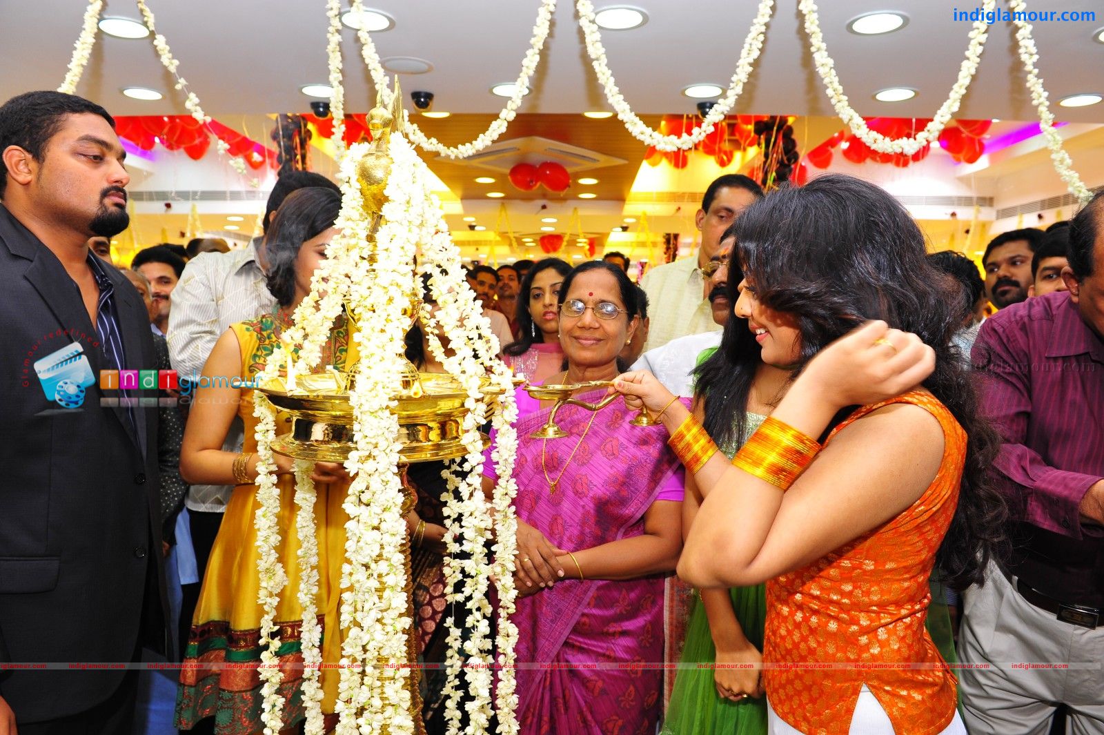 Mythili Actress hd photo