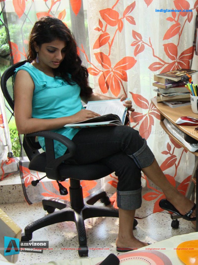 Mythili Actress hd photo