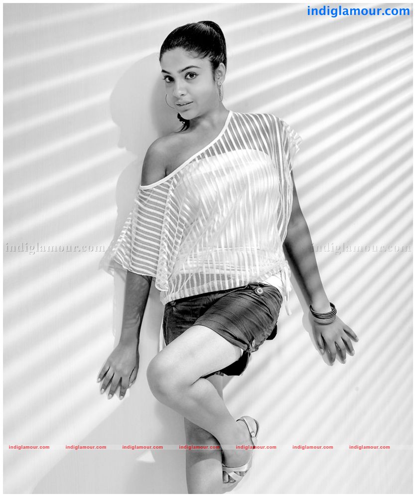 Archana Kavi Actress hd photo