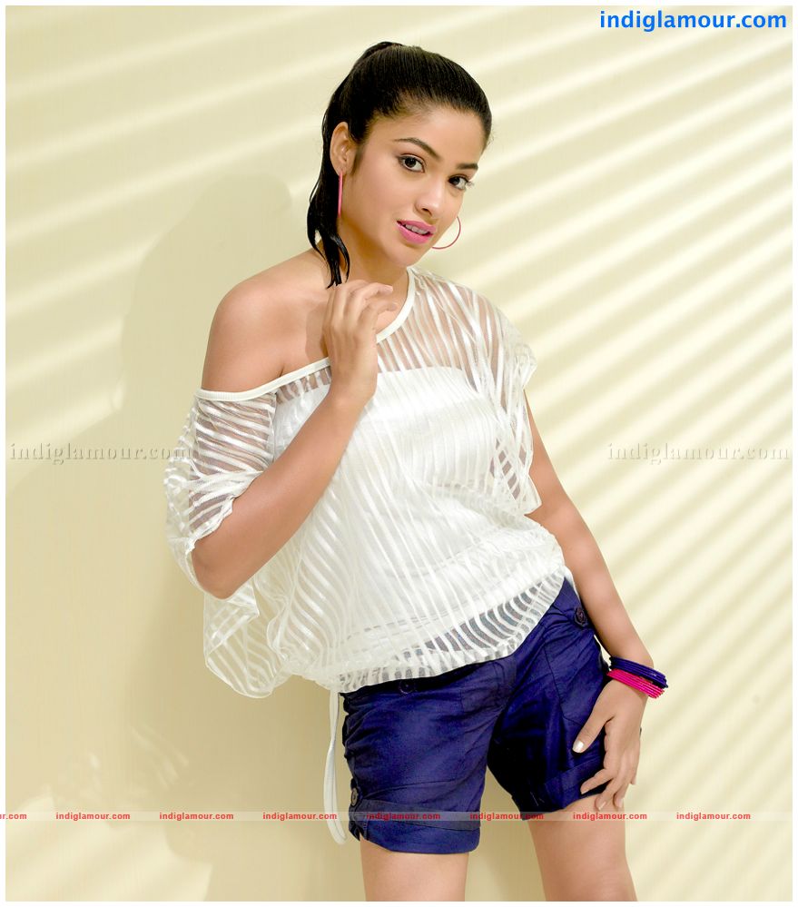 Archana Kavi Actress hd photo