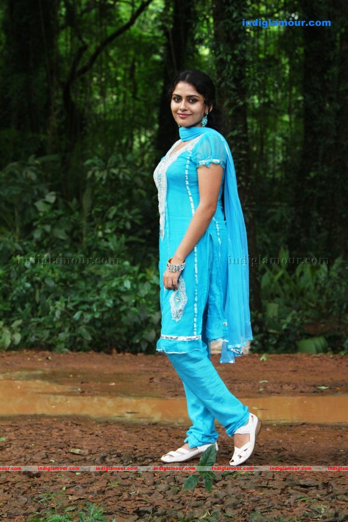 Dhanya Mary Varghese Actress hd photo