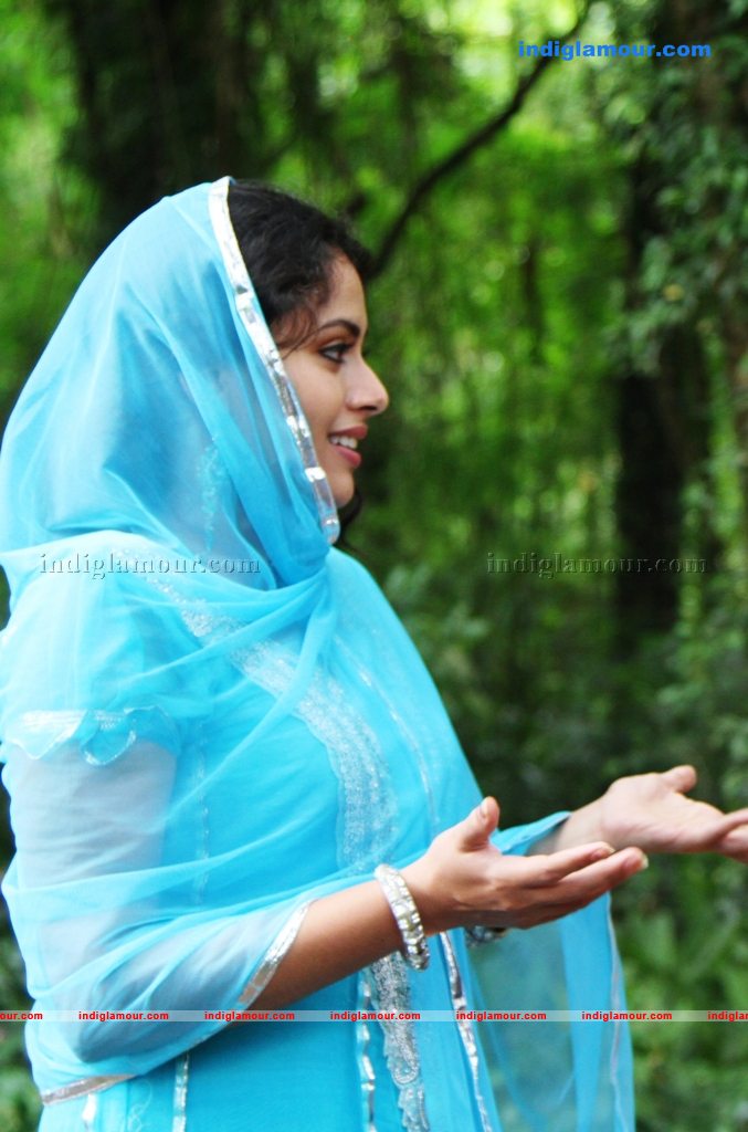 Dhanya Mary Varghese Actress hd photo