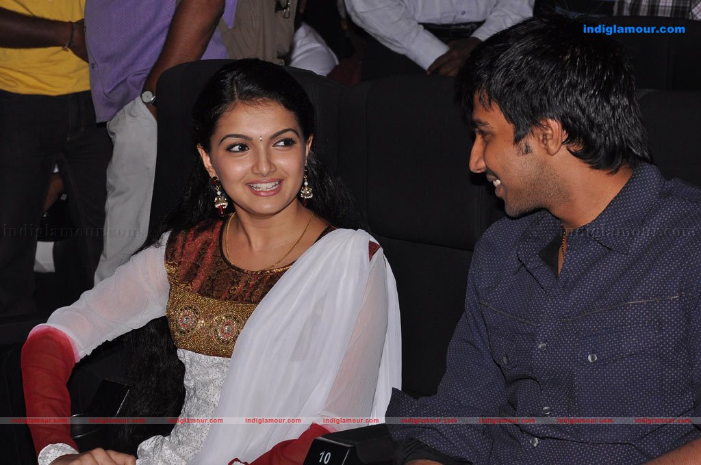 Saranya Mohan Actress hd photo