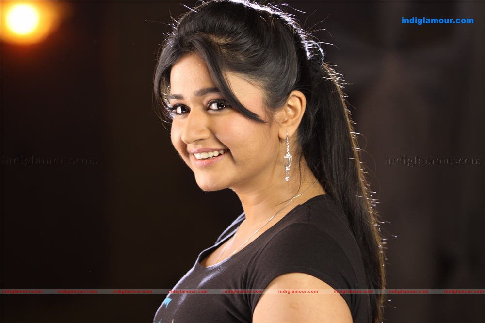 Poonam Bajwa Actress hd photo