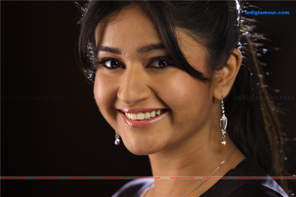 Poonam Bajwa Actress hd photo