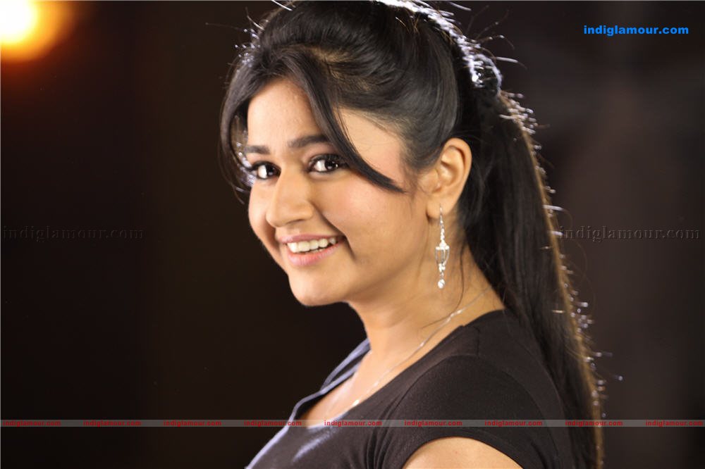 Poonam Bajwa Actress hd photo