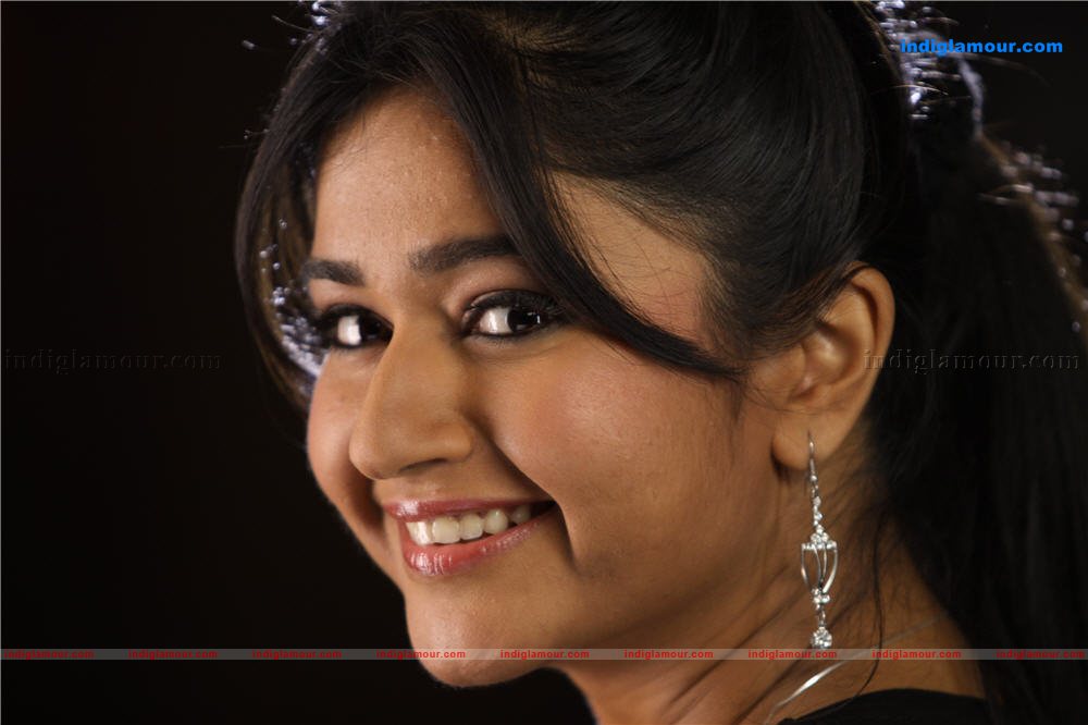 Poonam Bajwa Actress hd photo