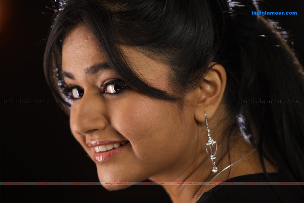 Poonam Bajwa Actress hd photo