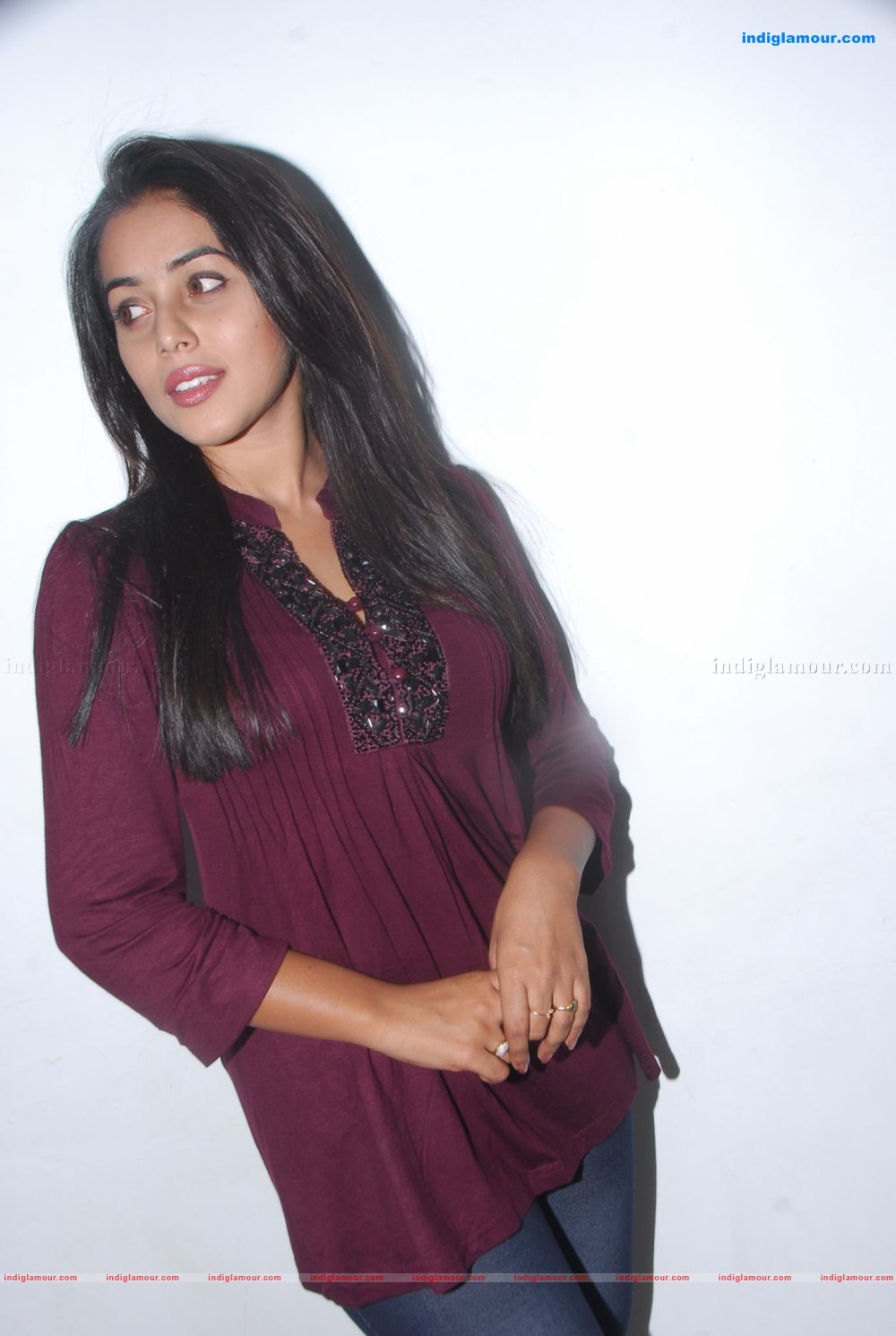 Poorna Actress hd photo