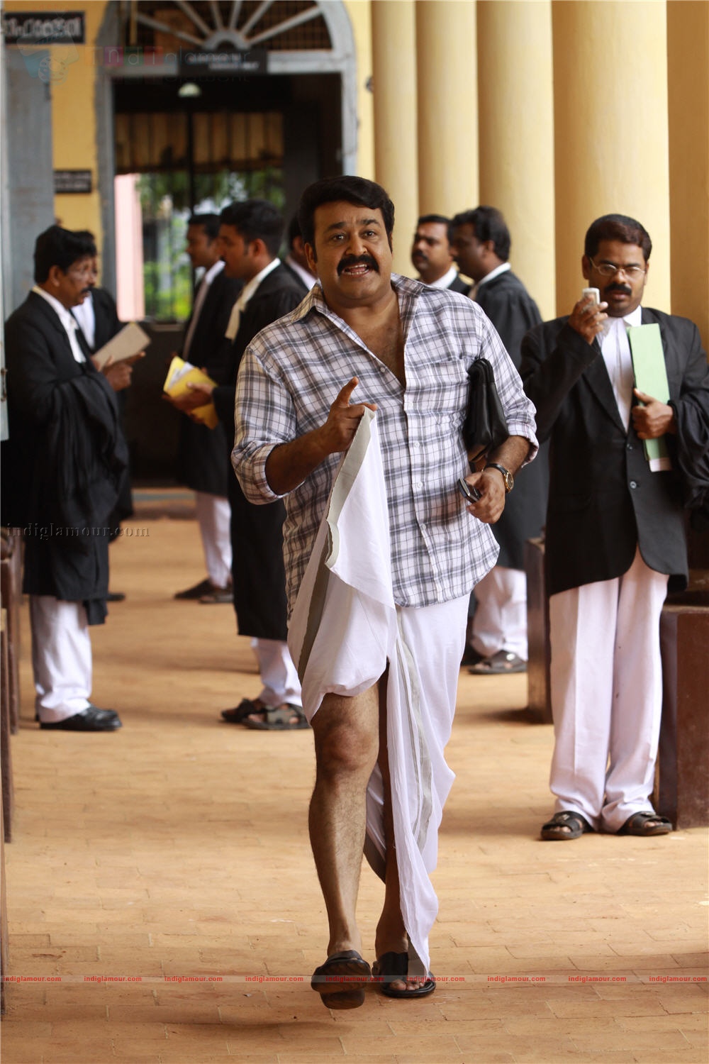Ividum Swargam Aanu Movie hd photo