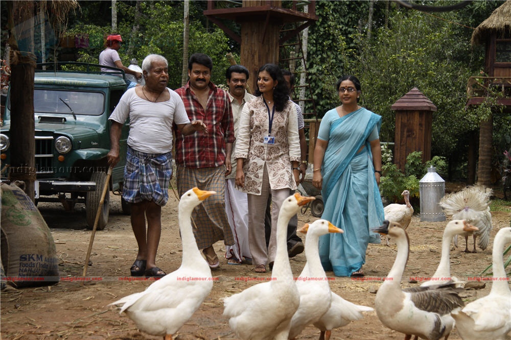 Ividum Swargam Aanu Movie hd photo