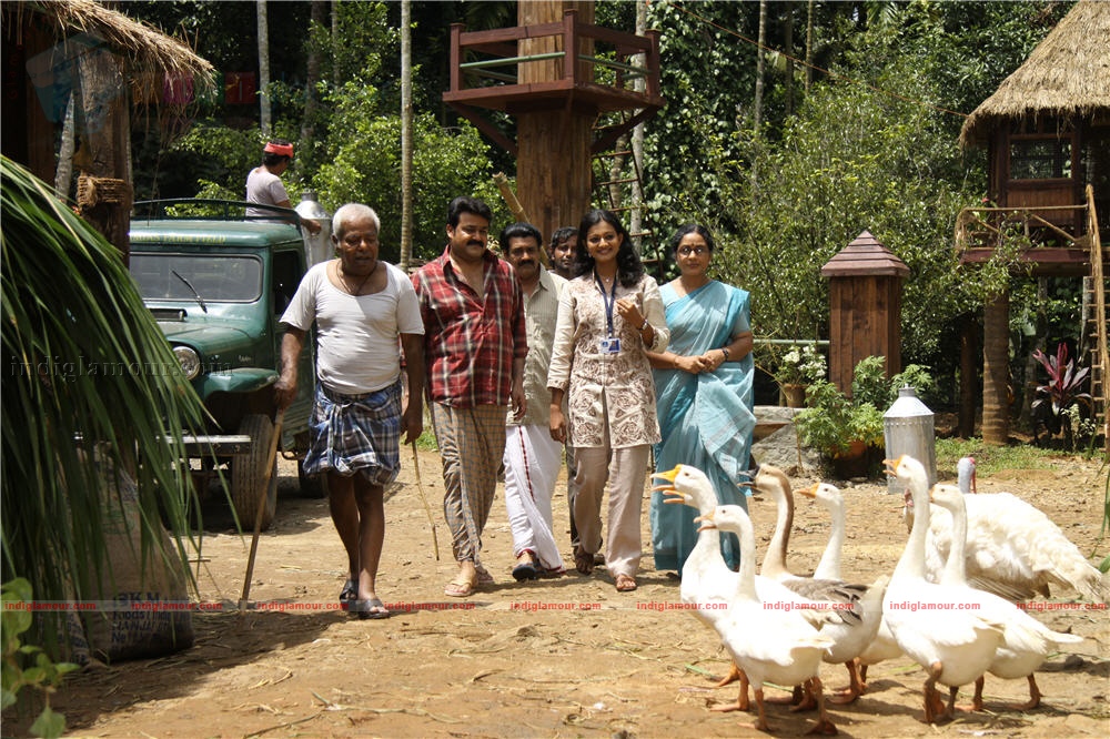 Ividum Swargam Aanu Movie hd photo