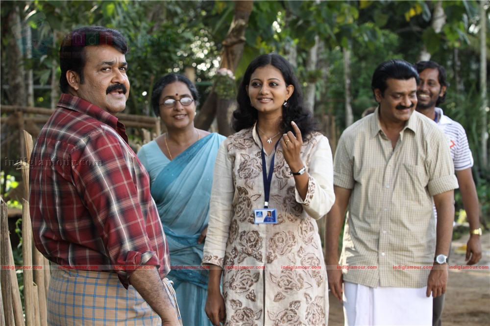 Ividum Swargam Aanu Movie hd photo