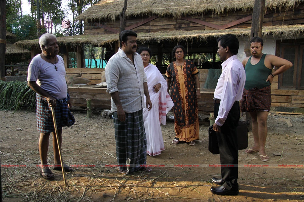 Ividum Swargam Aanu Movie hd photo