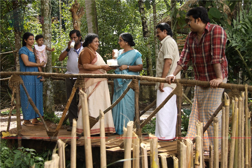 Ividum Swargam Aanu Movie hd photo
