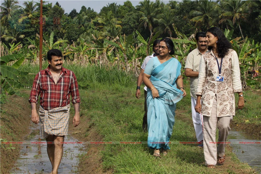 Ividum Swargam Aanu Movie hd photo