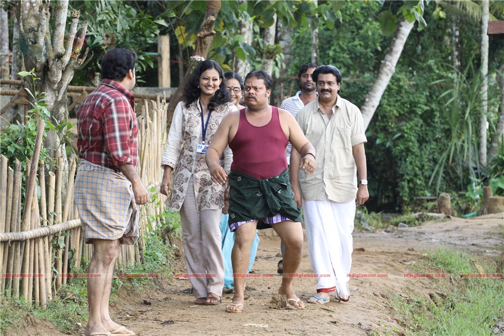 Ividum Swargam Aanu Movie hd photo
