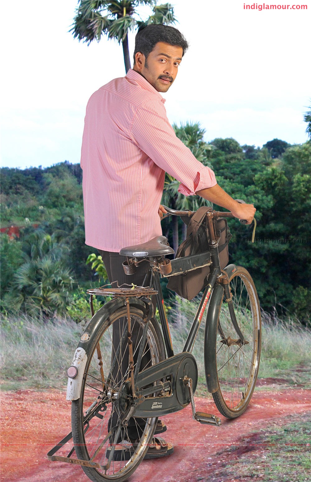 Manikyakallu Movie hd photo