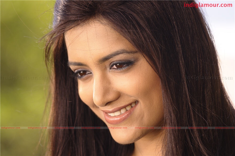 Nirakazhcha Movie hd photo