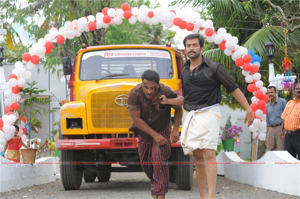 Thanthonni Movie hd photo