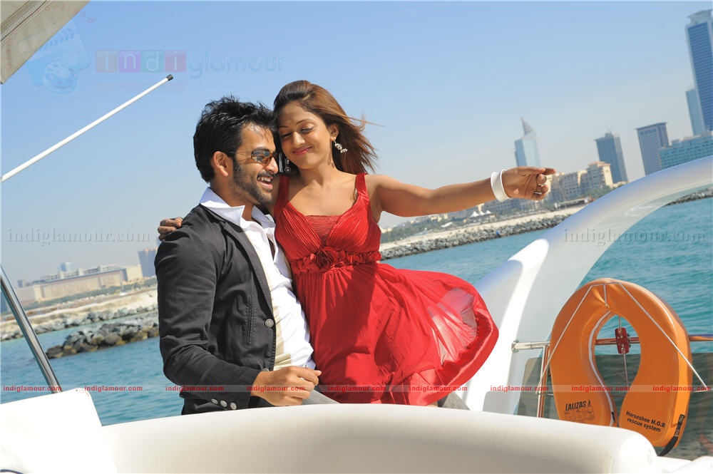 Thanthonni Movie hd photo