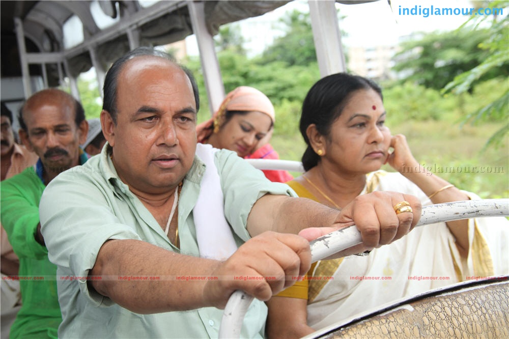 Kudumbasree Travels Movie hd photo