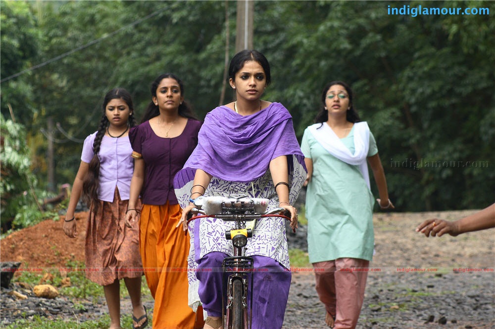 Elsamma Enna Aankutty Movie hd photo
