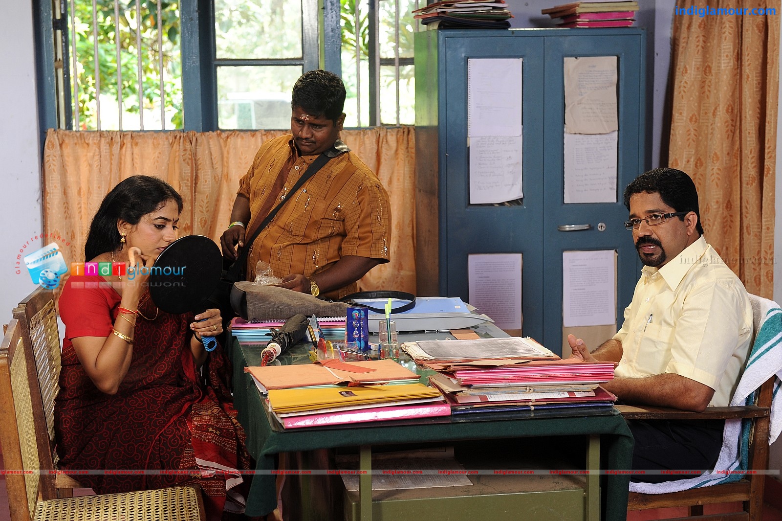 Oru Kudumba Chitram Movie hd photo