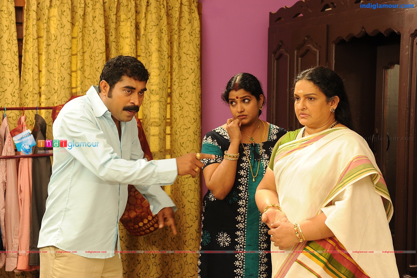 Oru Kudumba Chitram Movie hd photo