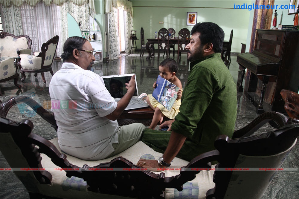 Njanum Ente Familyum Movie hd photo