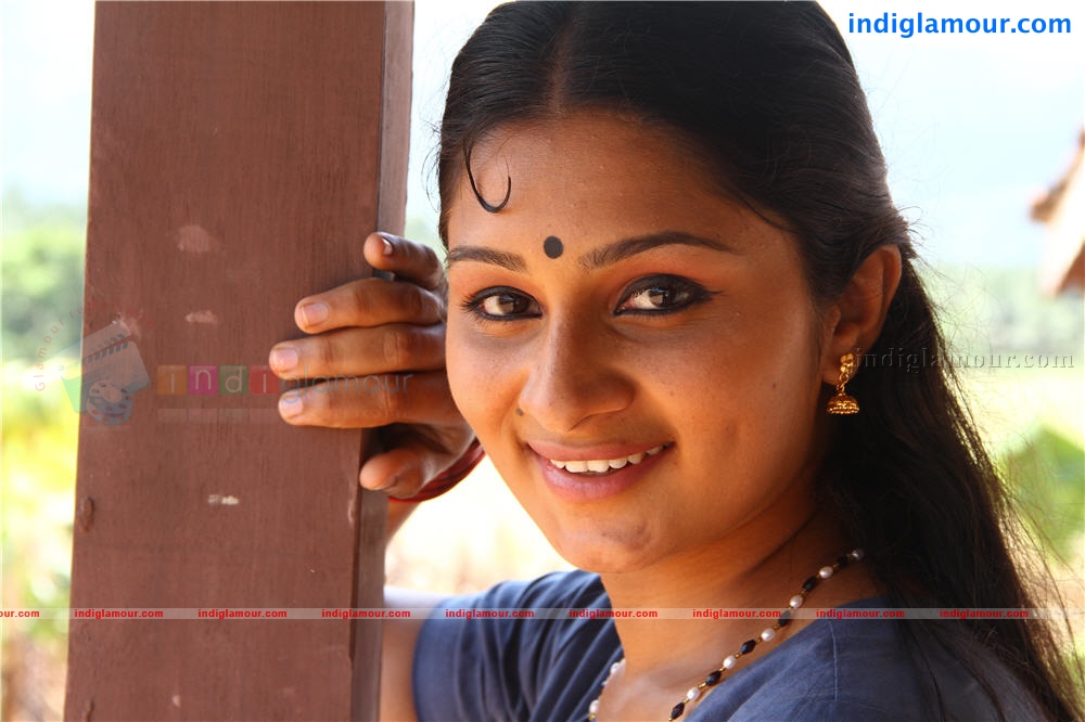 vellaripravinte changathi Movie hd photo