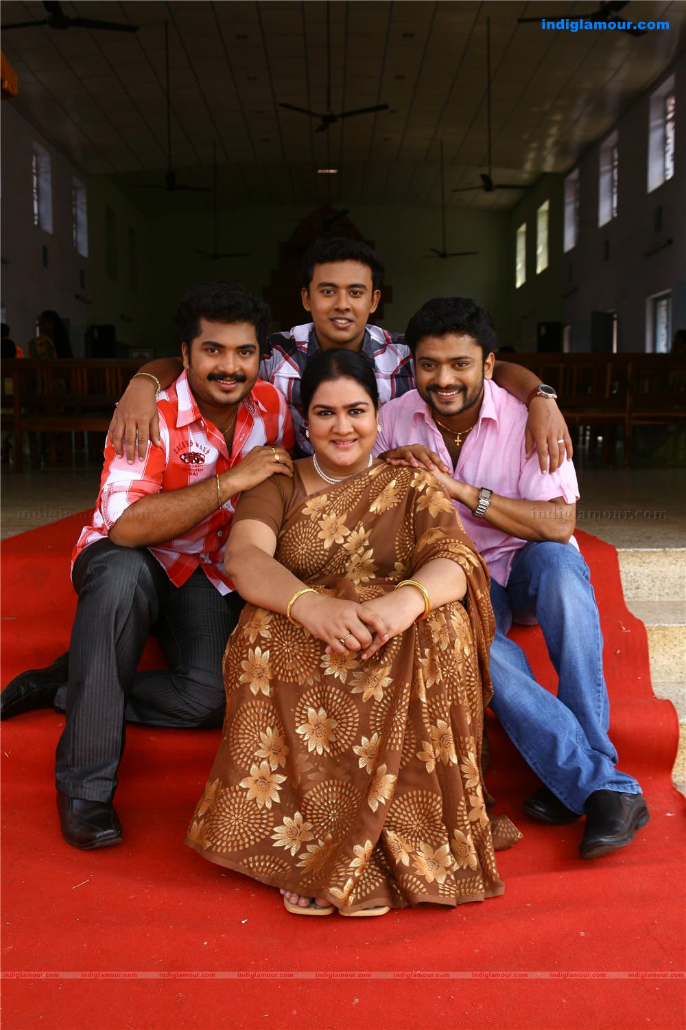 Ponnu Kondoru Aalroopam Movie hd photo