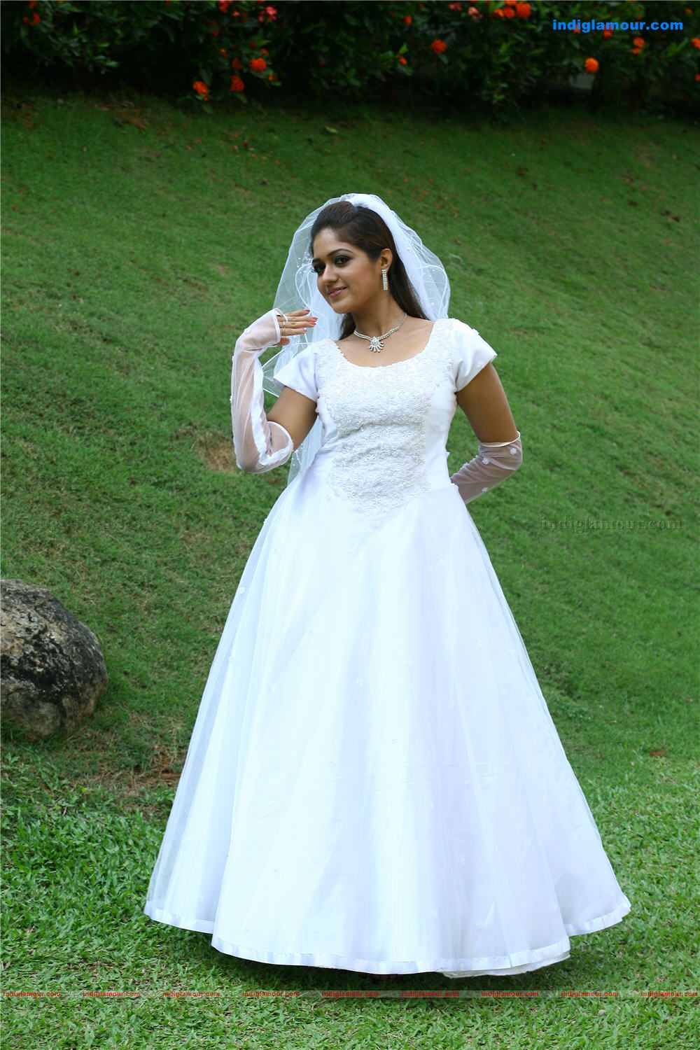 Ponnu Kondoru Aalroopam Movie hd photo