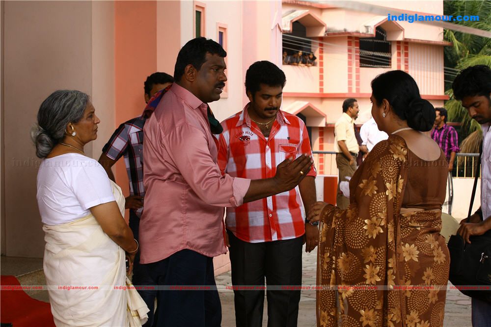 Ponnu Kondoru Aalroopam Movie hd photo