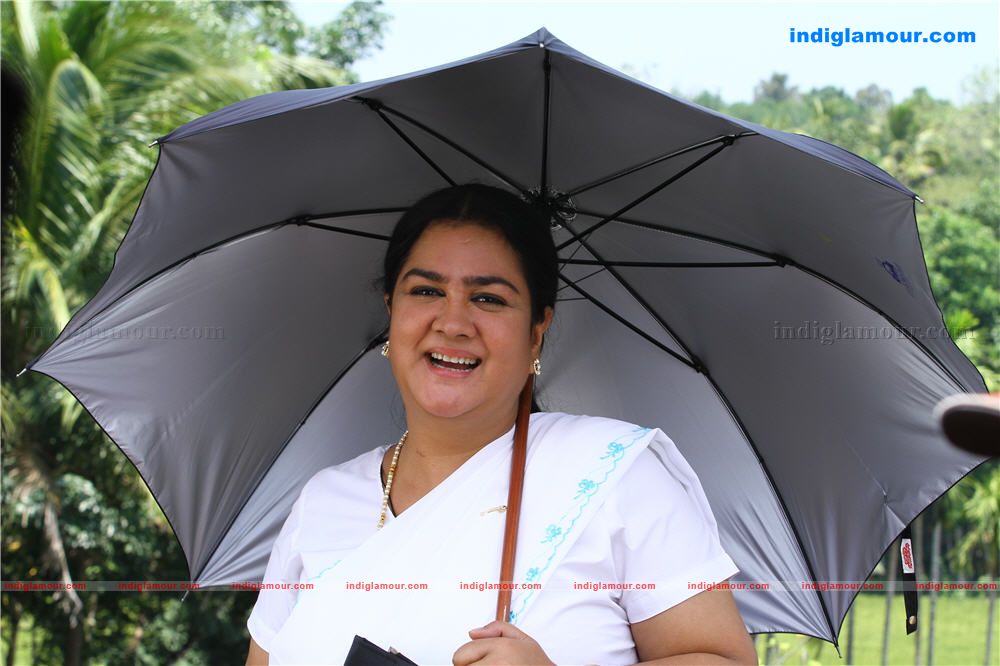 Ponnu Kondoru Aalroopam Movie hd photo