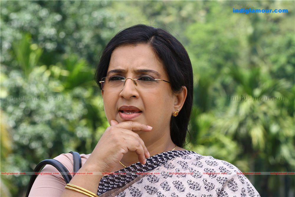 Ponnu Kondoru Aalroopam Movie hd photo
