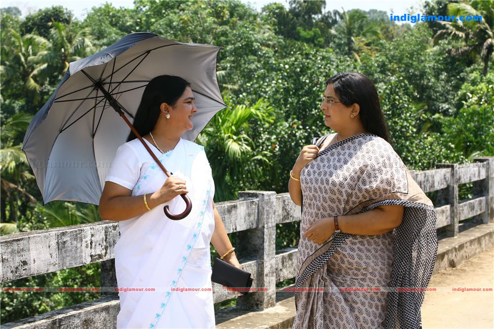 Ponnu Kondoru Aalroopam Movie hd photo